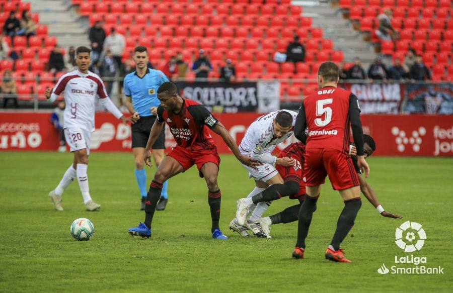 Fotos: Imágenes del partido de liga entre el Mirandés y el Albacete