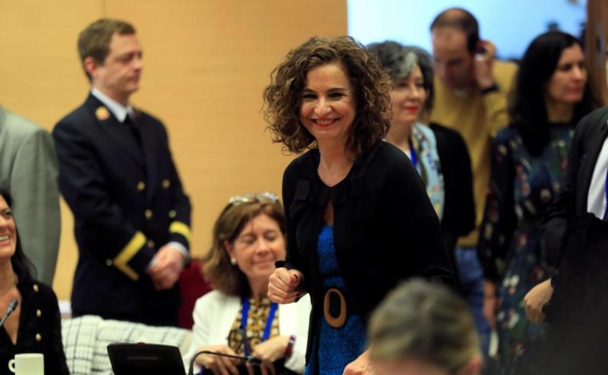 La ministra de Hacienda, María Jesús Montero, en su entrada a la Comisión de Hacienda 