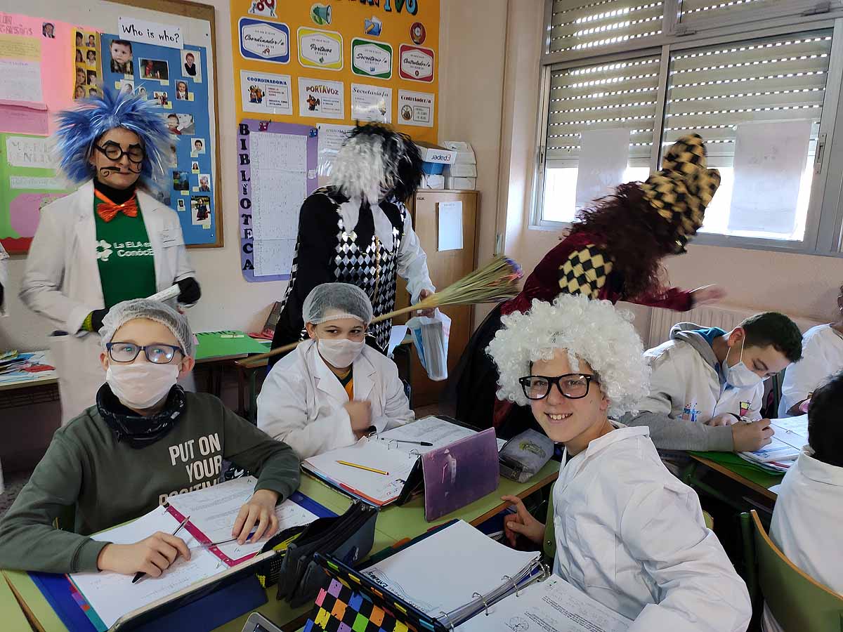 El alumnado del Juan de Vallejo celebra el Carnaval en las aulas