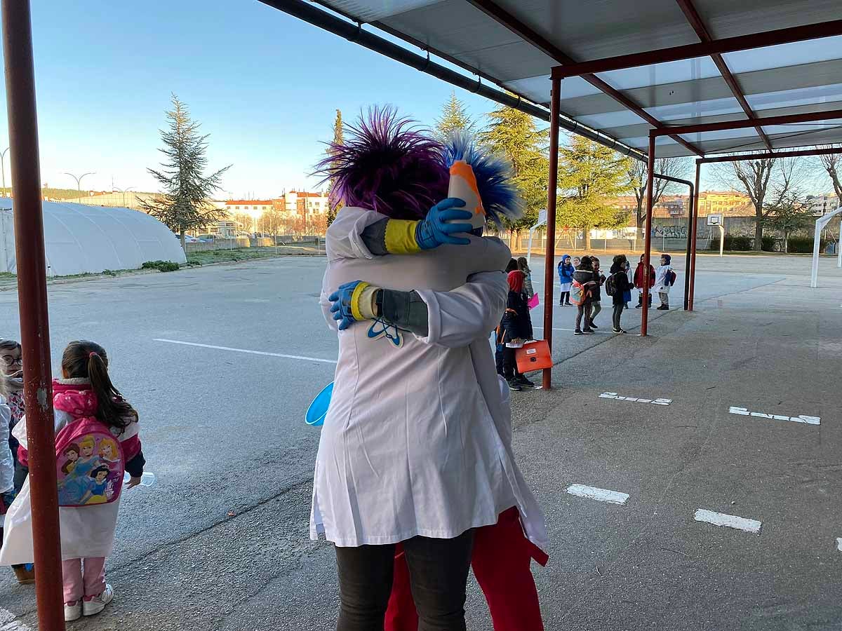 El alumnado del Juan de Vallejo celebra el Carnaval en las aulas