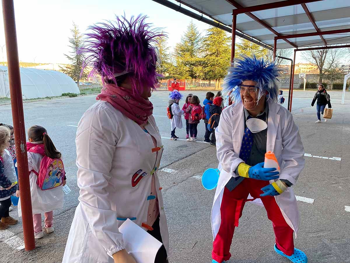 El alumnado del Juan de Vallejo celebra el Carnaval en las aulas