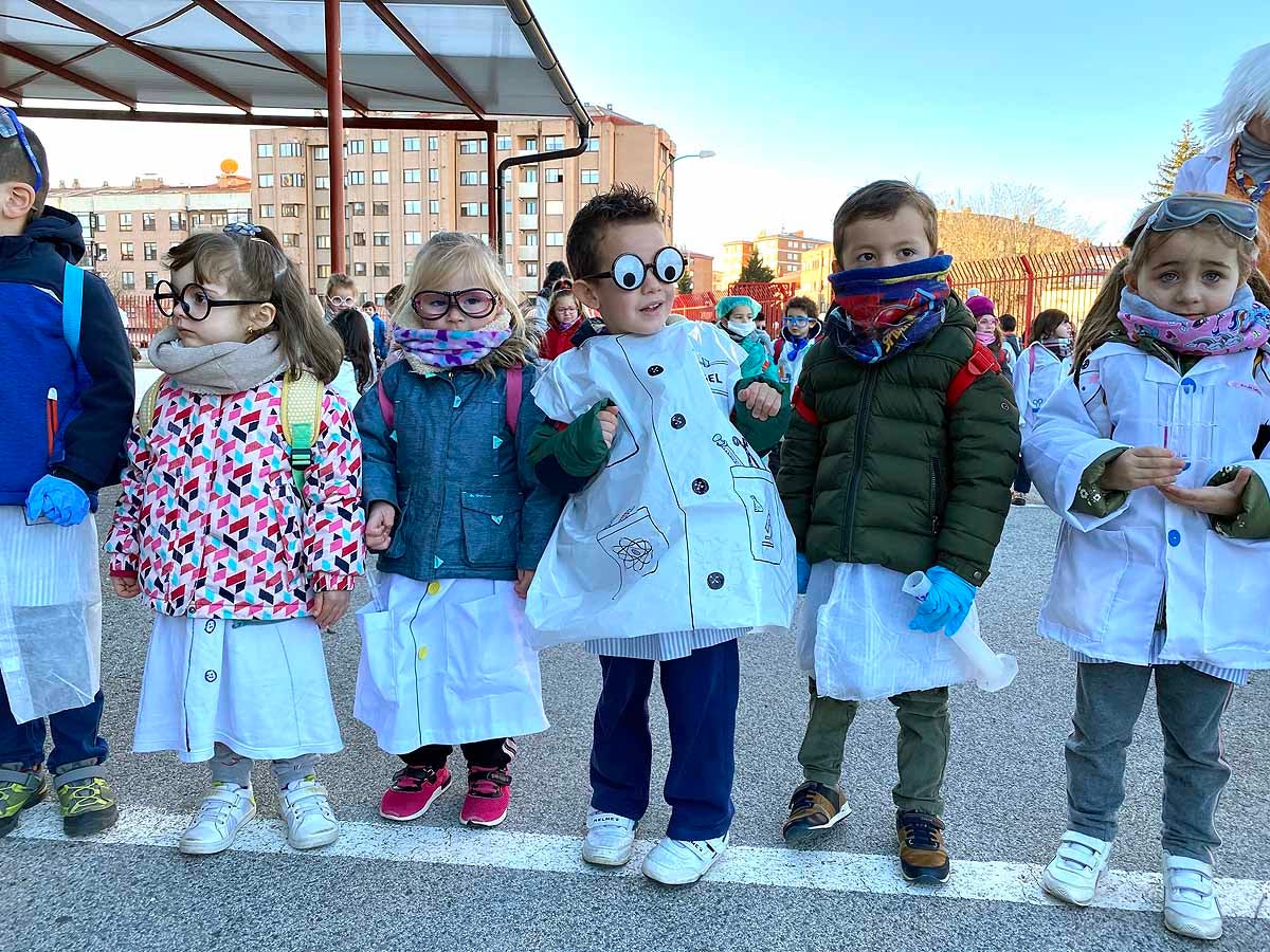 El alumnado del Juan de Vallejo celebra el Carnaval en las aulas