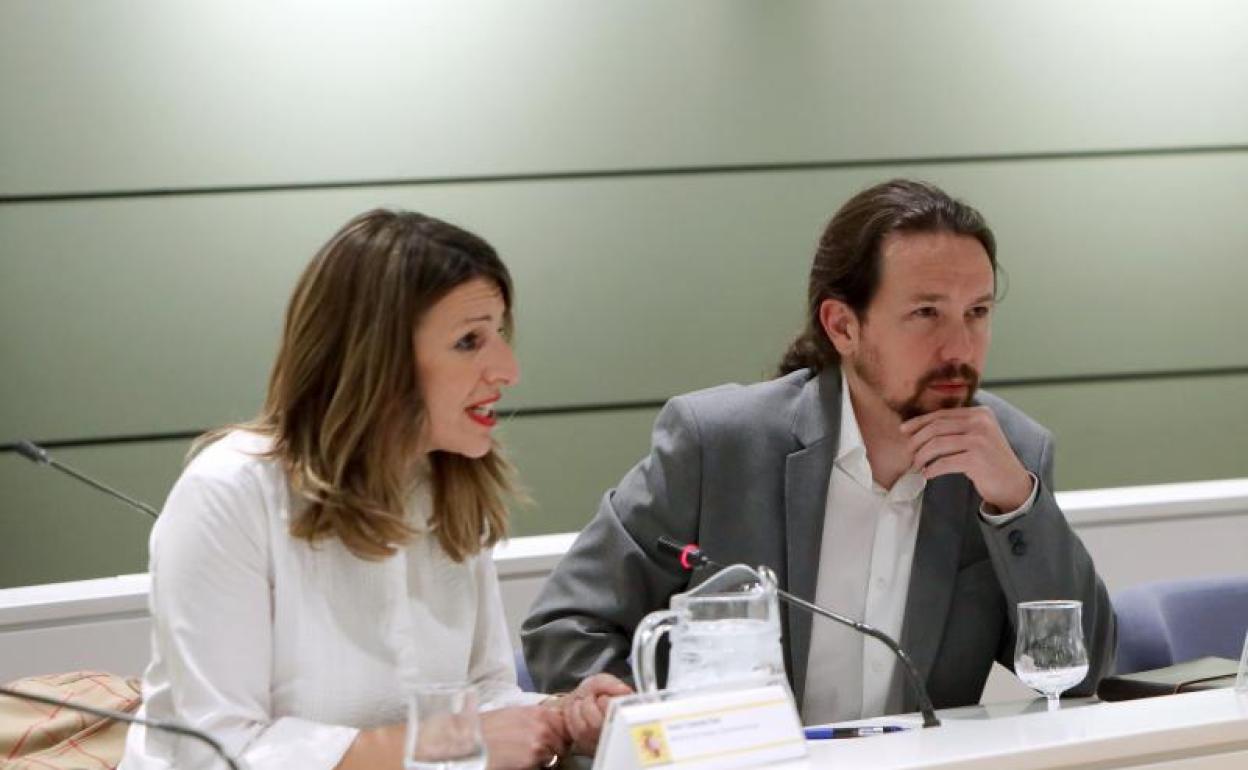 Pablo Iglesias junto a Yolanda Díaz 