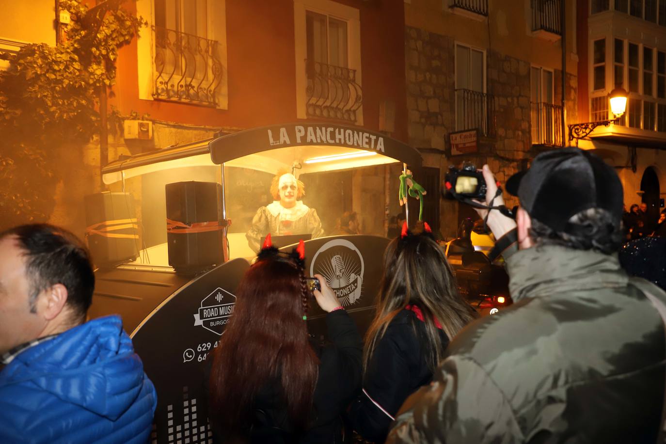 Centenares de burgaleses se echan a la calle en un multitudinario acto.