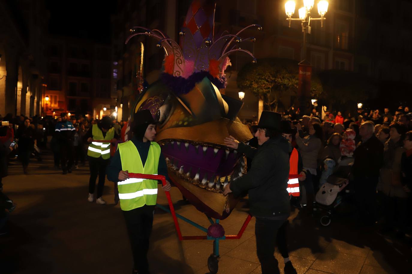 Centenares de burgaleses se echan a la calle en un multitudinario acto.