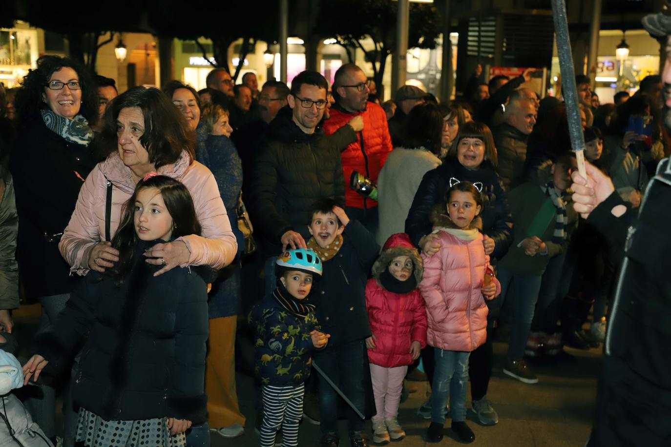 Centenares de burgaleses se echan a la calle en un multitudinario acto.