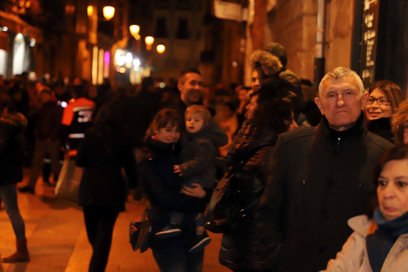 Centenares de burgaleses se echan a la calle en un multitudinario acto.