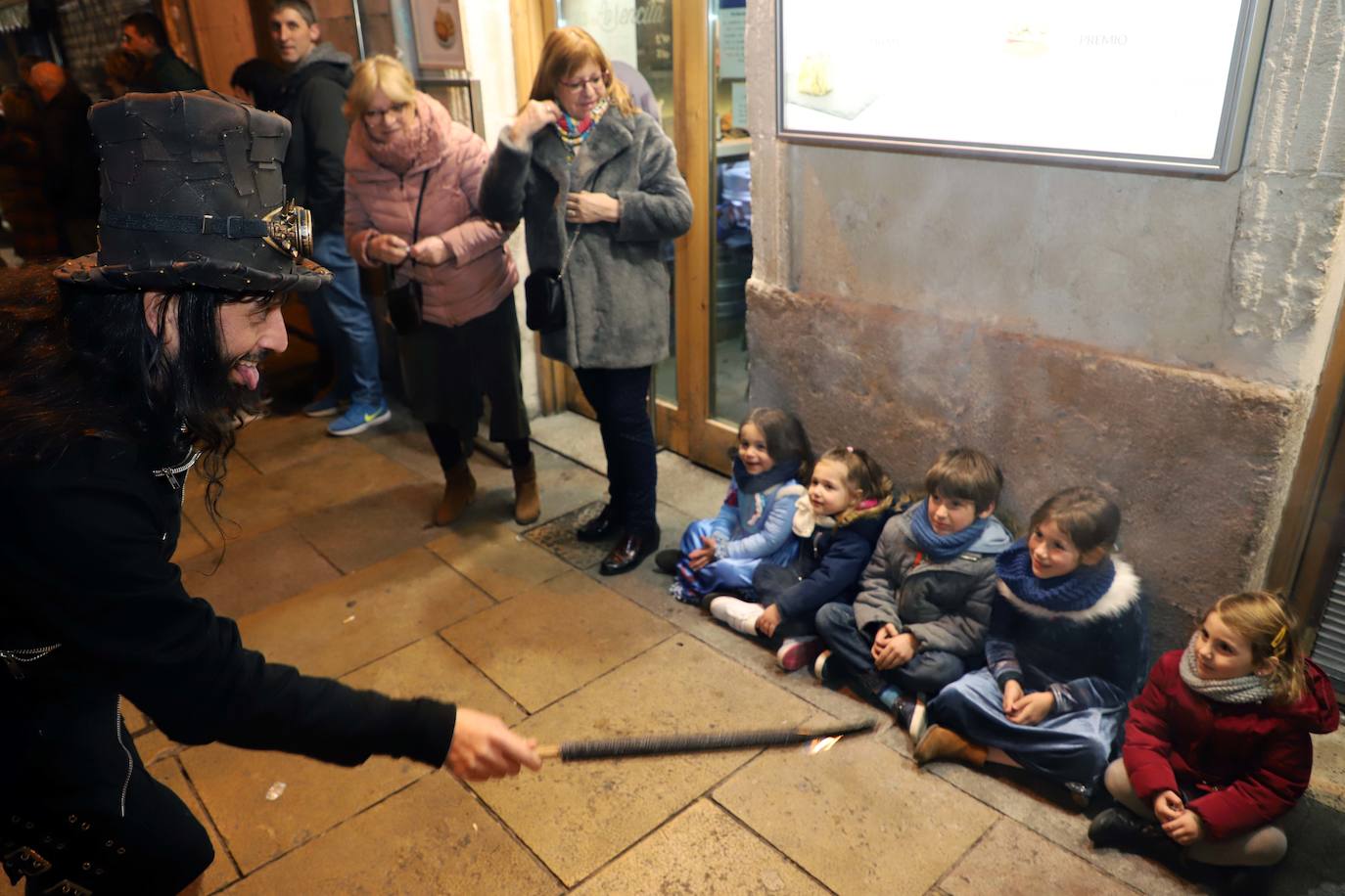 Centenares de burgaleses se echan a la calle en un multitudinario acto.