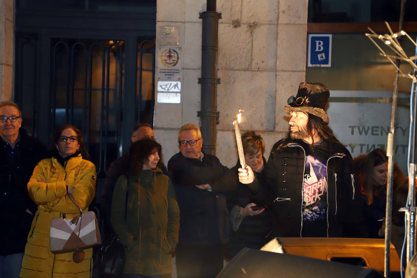 Centenares de burgaleses se echan a la calle en un multitudinario acto.