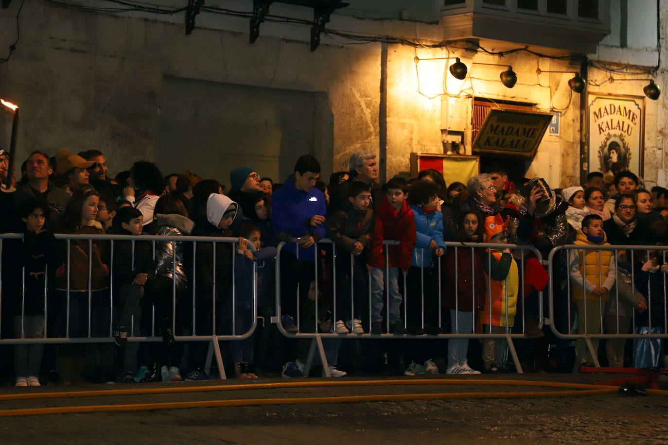 Centenares de burgaleses se echan a la calle en un multitudinario acto.