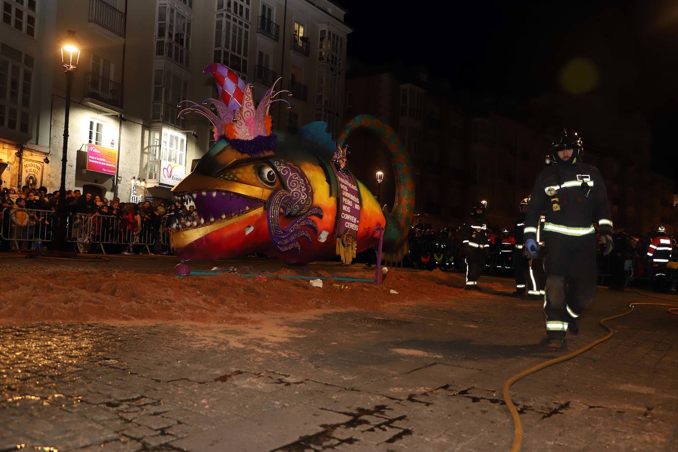 Centenares de burgaleses se echan a la calle en un multitudinario acto.