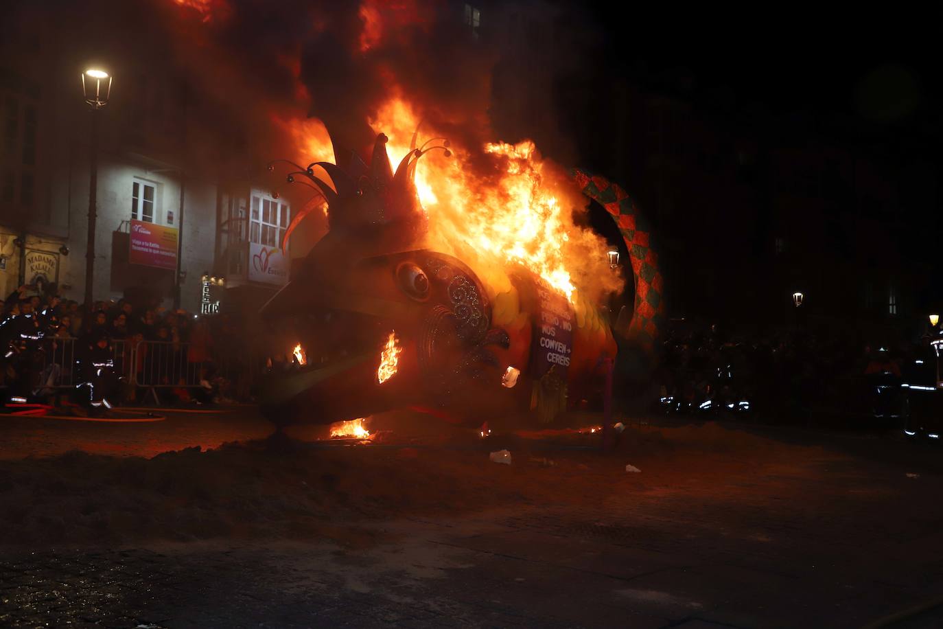 Centenares de burgaleses se echan a la calle en un multitudinario acto.