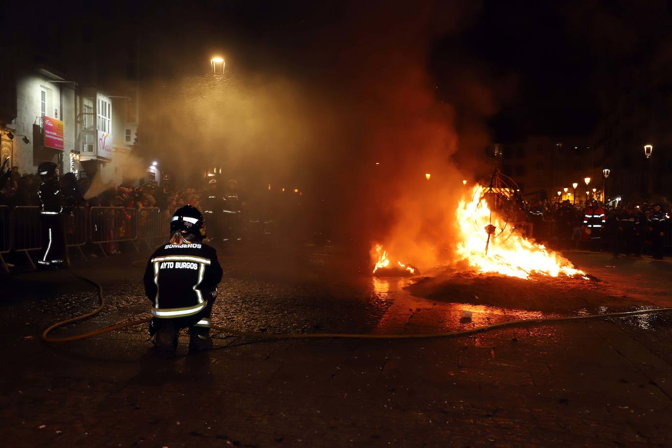 Centenares de burgaleses se echan a la calle en un multitudinario acto.