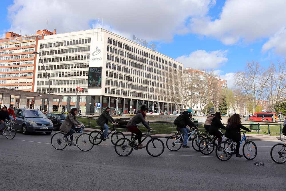 Fotos: Los ciclistas vuelve a llenar las calles de Burgos contra la Ordenanza de Movilidad