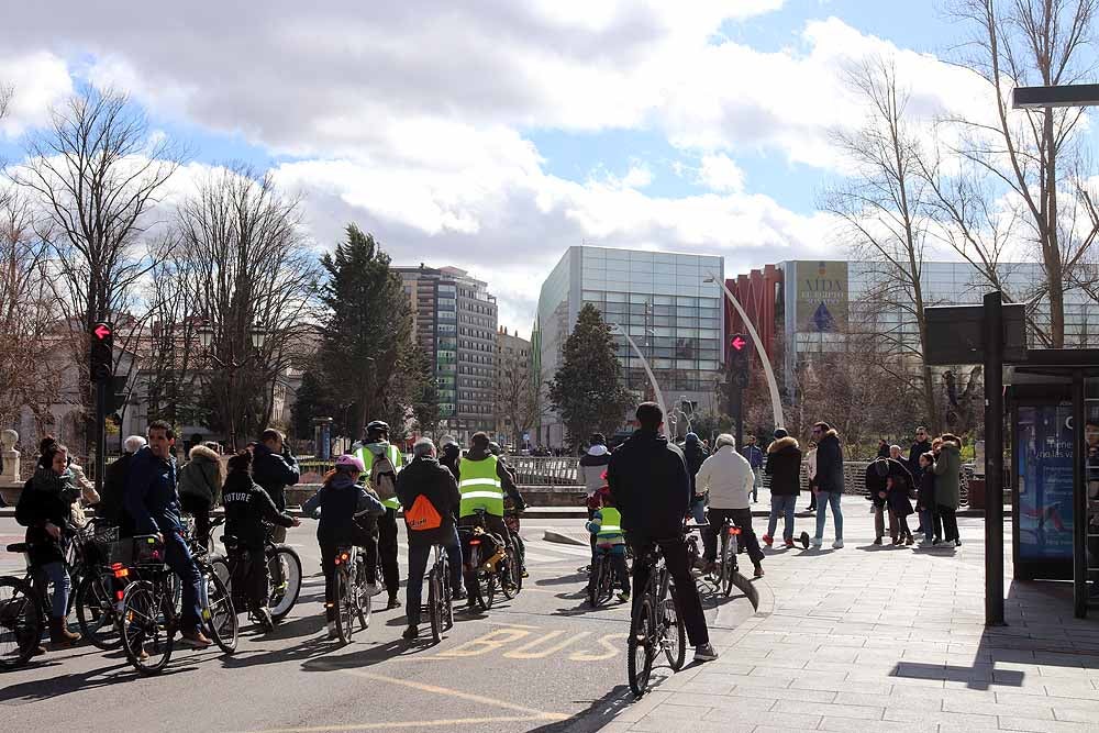 Fotos: Los ciclistas vuelve a llenar las calles de Burgos contra la Ordenanza de Movilidad