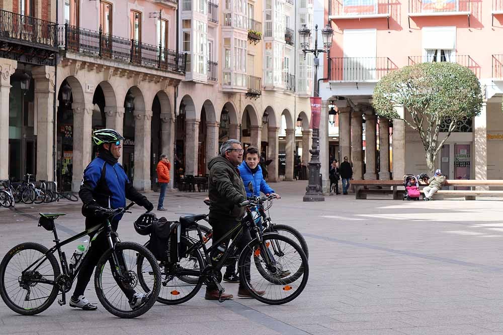 Fotos: Los ciclistas vuelve a llenar las calles de Burgos contra la Ordenanza de Movilidad