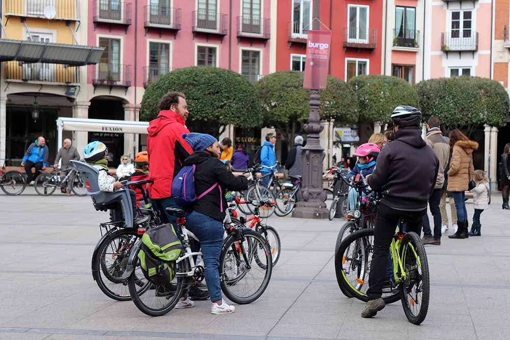 Fotos: Los ciclistas vuelve a llenar las calles de Burgos contra la Ordenanza de Movilidad