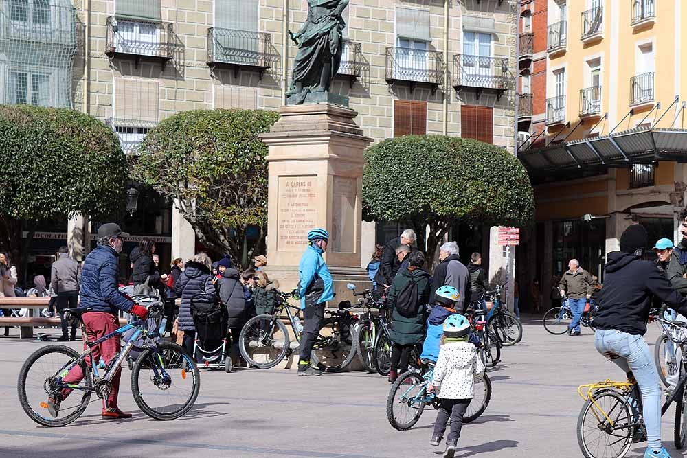 Fotos: Los ciclistas vuelve a llenar las calles de Burgos contra la Ordenanza de Movilidad