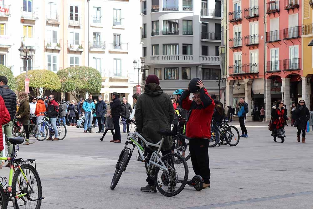 Fotos: Los ciclistas vuelve a llenar las calles de Burgos contra la Ordenanza de Movilidad