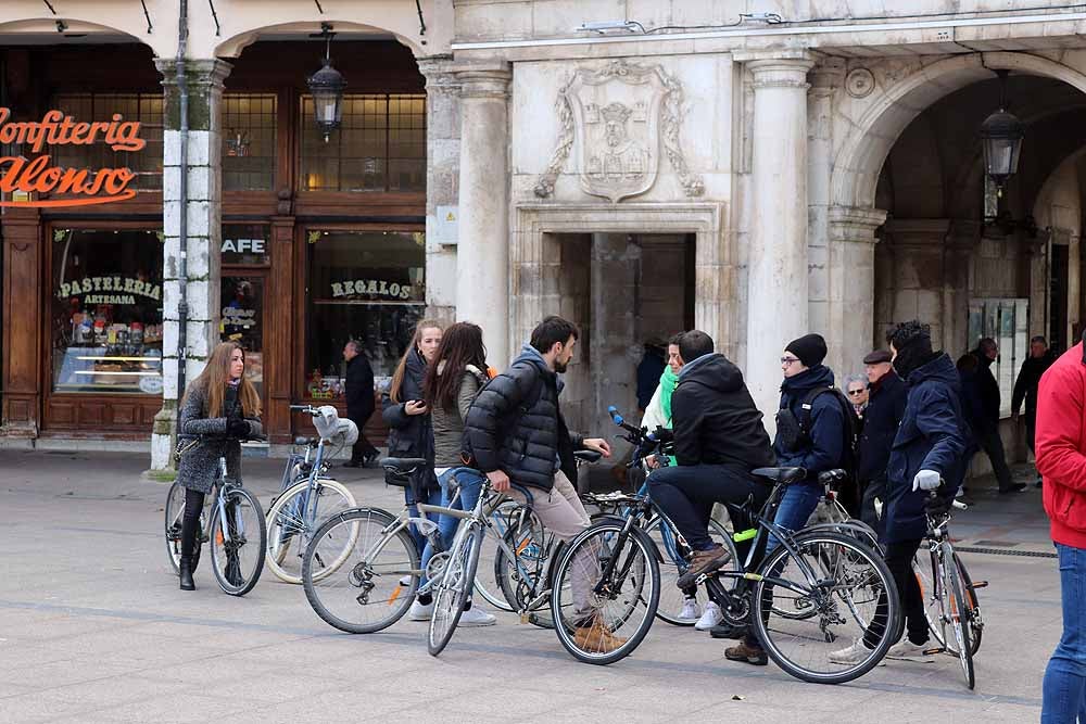 Fotos: Los ciclistas vuelve a llenar las calles de Burgos contra la Ordenanza de Movilidad