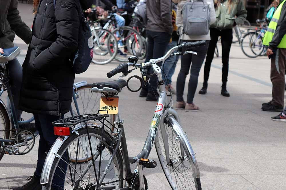 Fotos: Los ciclistas vuelve a llenar las calles de Burgos contra la Ordenanza de Movilidad