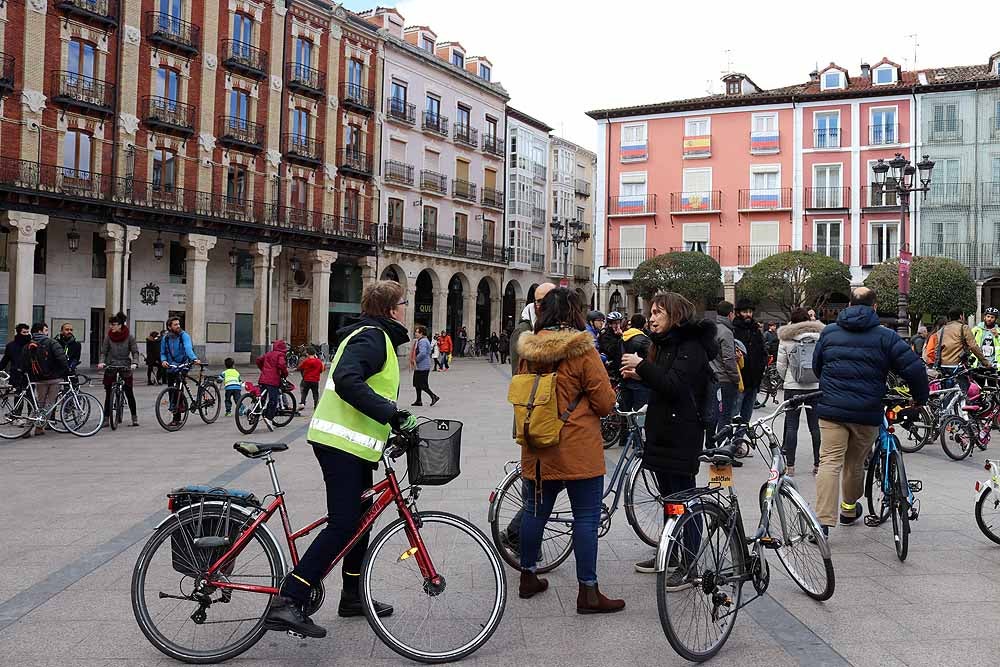 Fotos: Los ciclistas vuelve a llenar las calles de Burgos contra la Ordenanza de Movilidad