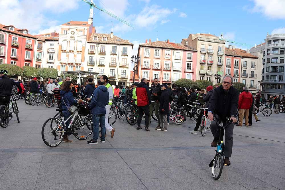 Fotos: Los ciclistas vuelve a llenar las calles de Burgos contra la Ordenanza de Movilidad