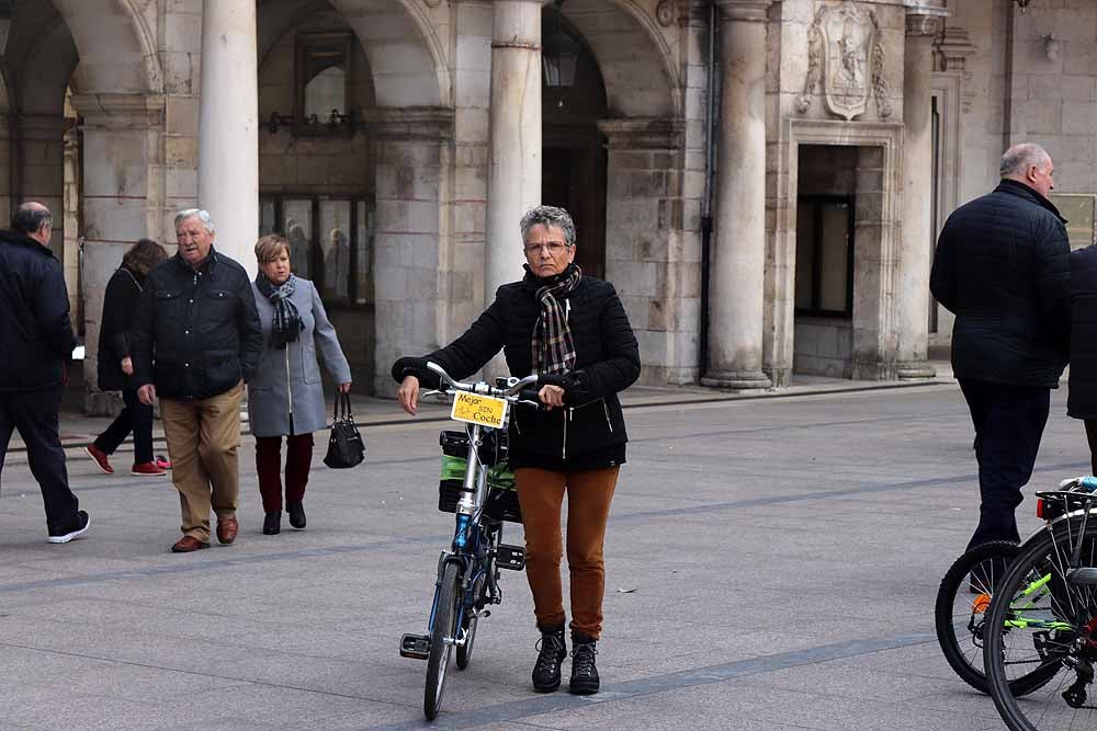 Fotos: Los ciclistas vuelve a llenar las calles de Burgos contra la Ordenanza de Movilidad