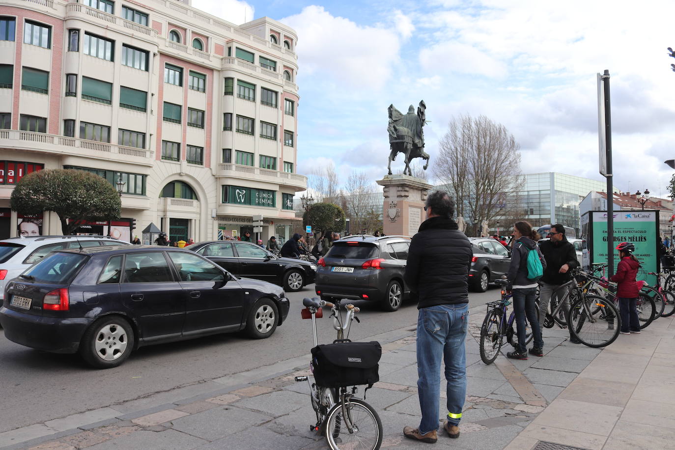 Fotos: Los ciclistas vuelve a llenar las calles de Burgos contra la Ordenanza de Movilidad