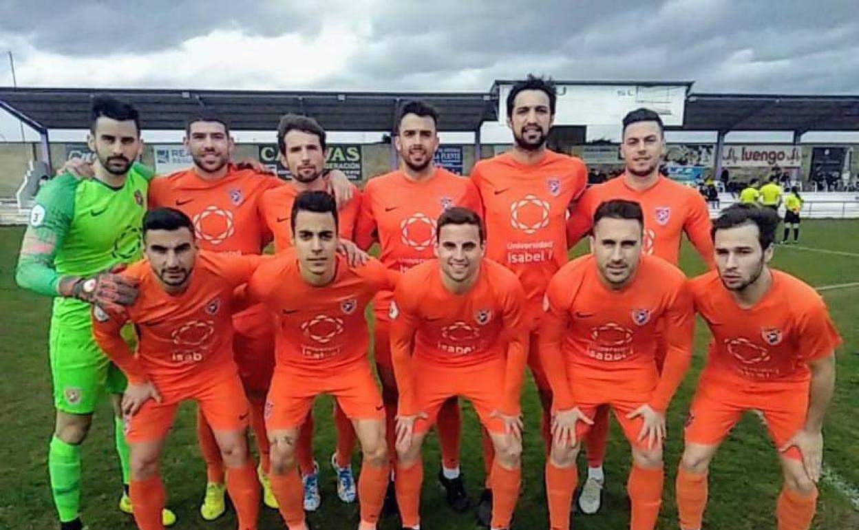 El once inicial del equipo burgalés antes del choque en la Llanera.