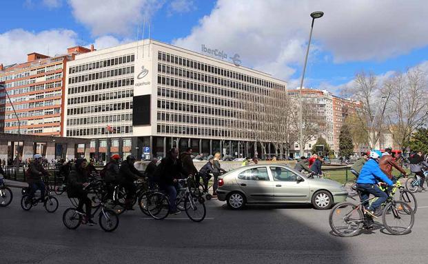 Los ciclistas vuelven a hacer sonar sus timbres en las calles de Burgos