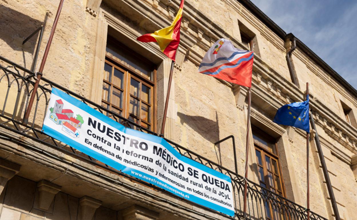 Balcón del Ayuntamiento de Medina de Pomar. 