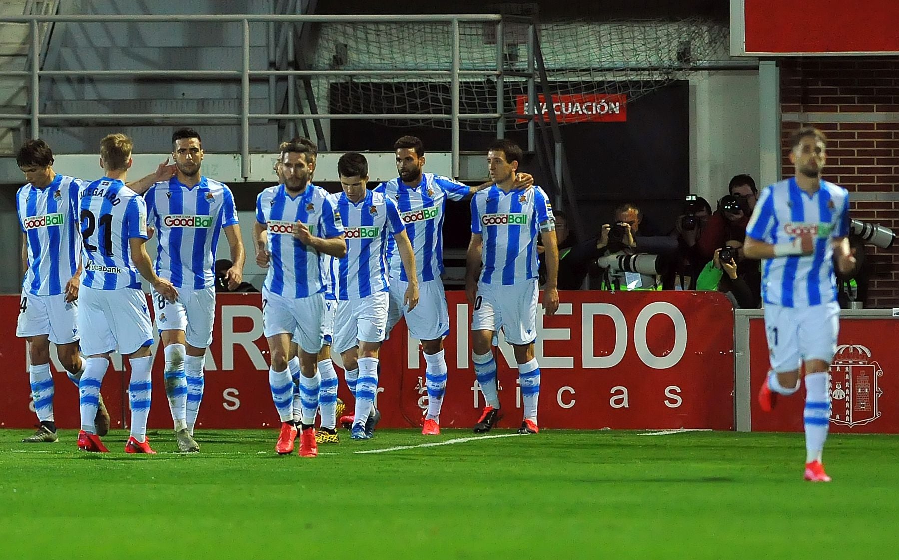 Fotos: La Real Sociedad pone fin al sueño copero del Mirandés
