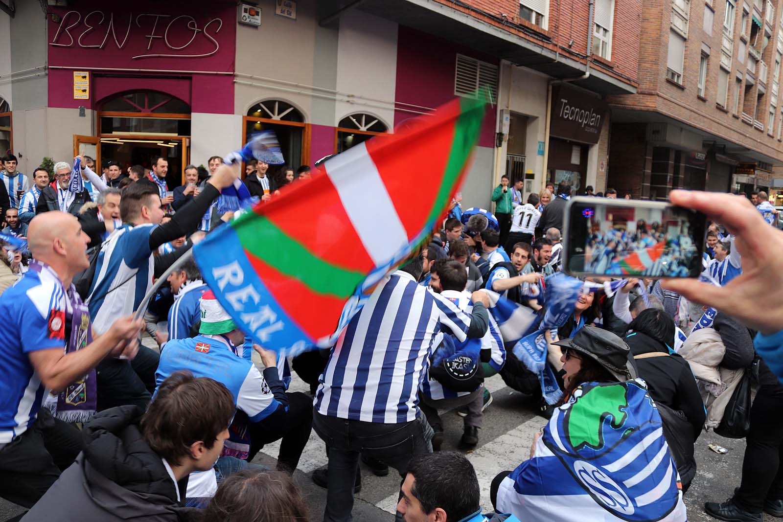 Fotos: La marea txuri urdin llega a Miranda