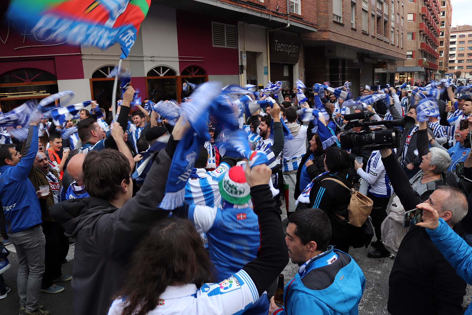 Fotos: La marea txuri urdin llega a Miranda