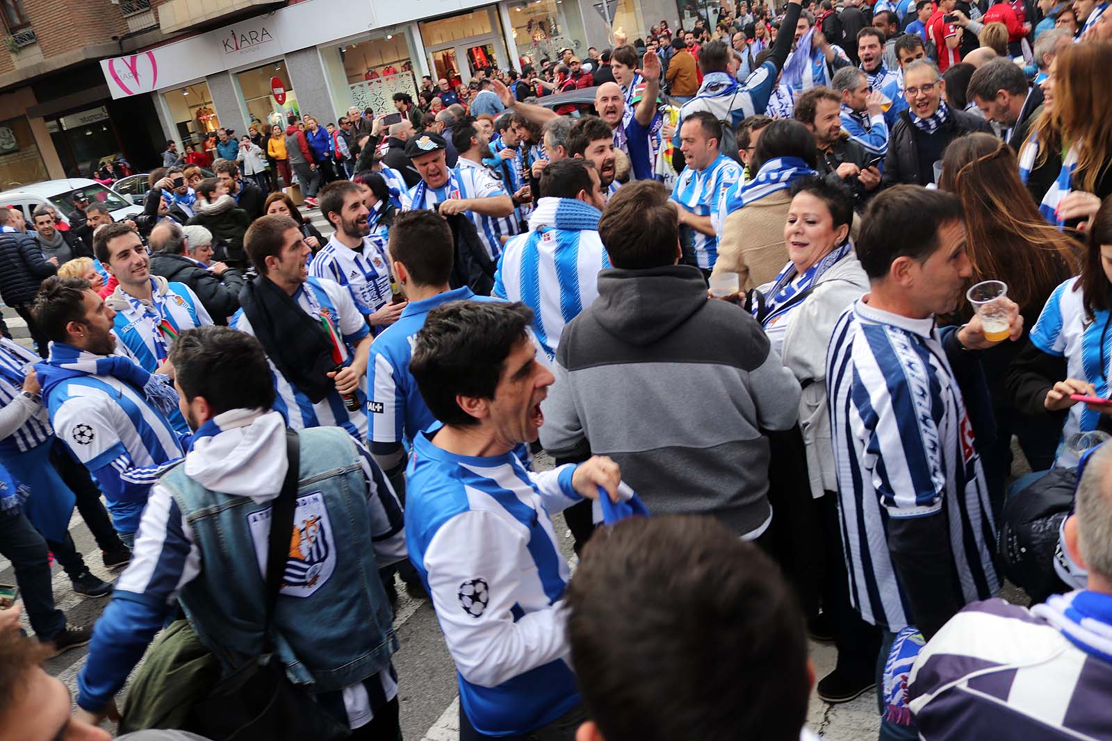 Fotos: La marea txuri urdin llega a Miranda