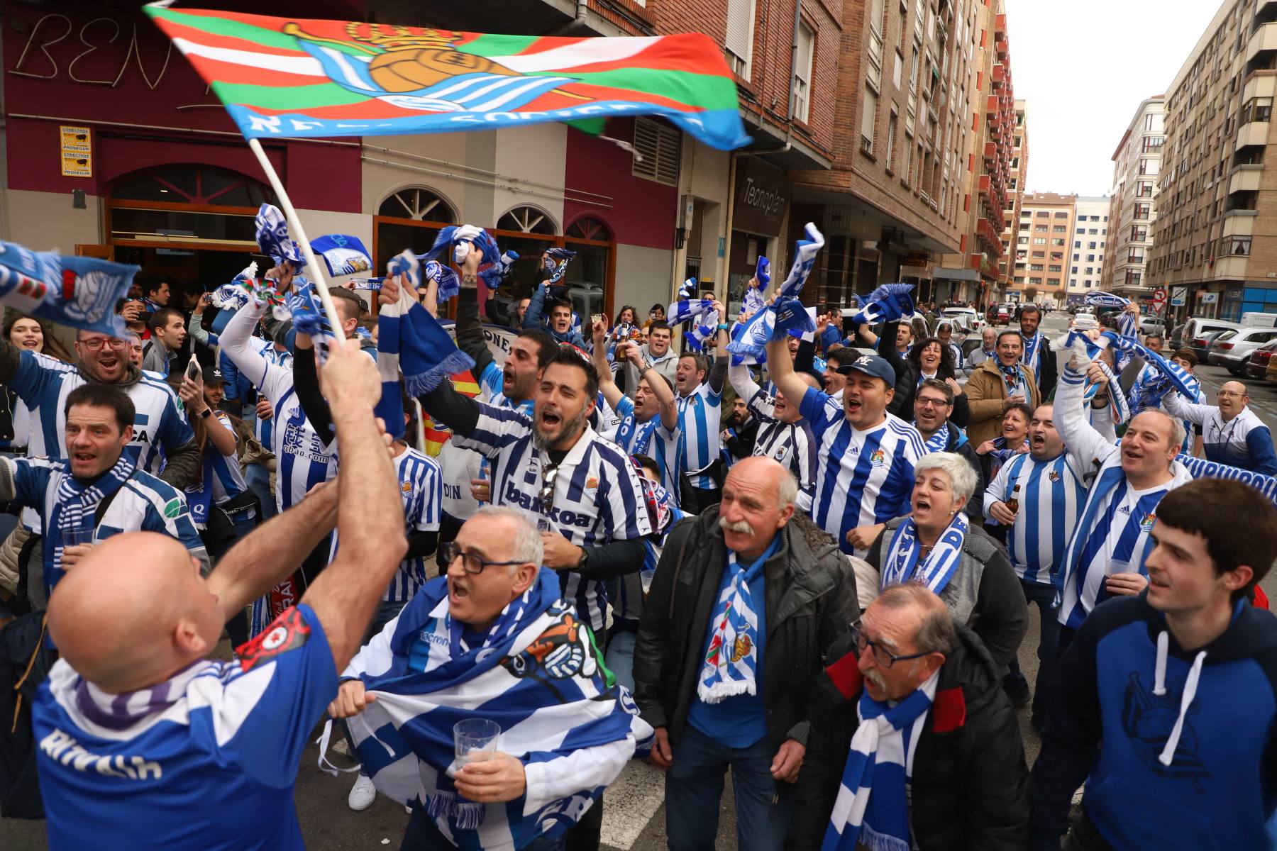 Fotos: La marea txuri urdin llega a Miranda