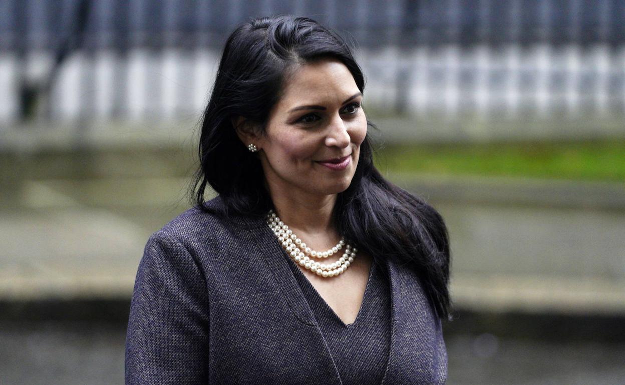 La ministra del Interior británica, Priti Patel. 