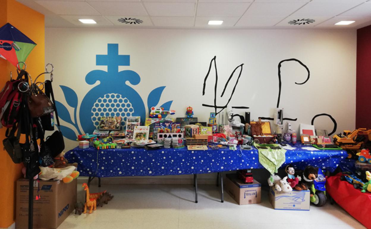 Mercadillo solidario organizadao por el Hospital San Juan de Dios pare recaudar fondos. 