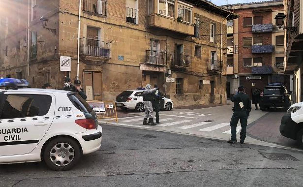 Agentes del GAR de la Guardia Civil, el domingo en las calles de Haro.