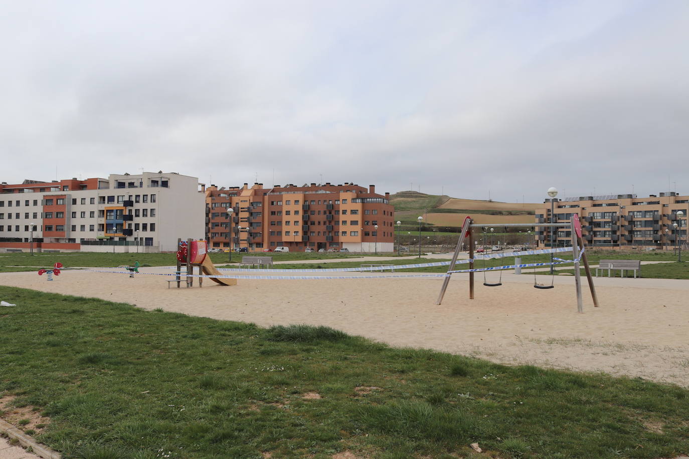 El Ayuntamiento ha precintado los parques infantiles por el avance del coronavirus.