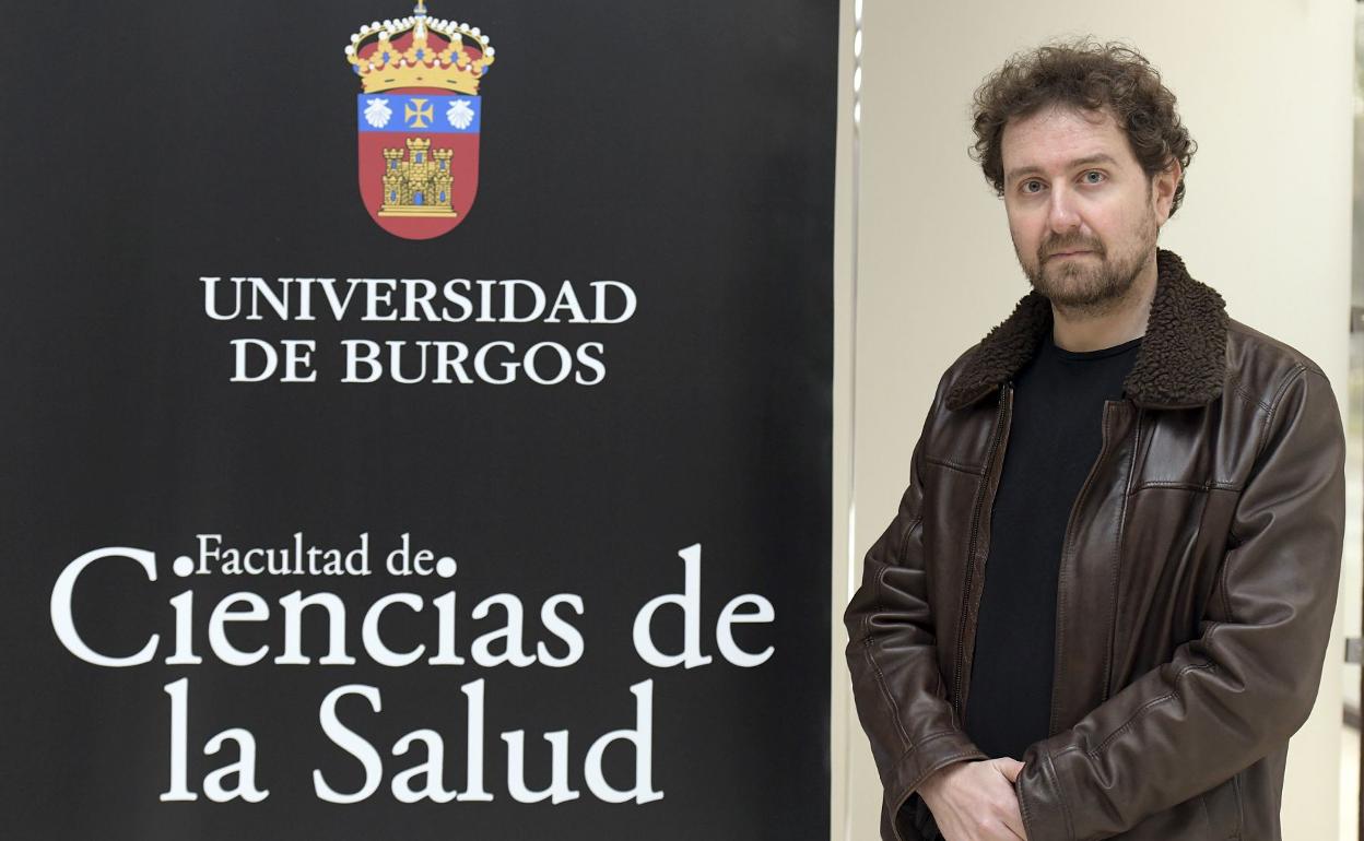 Juan Ayllón es virólogo en la Facultad de Ciencias de la Salud de la UBU. 