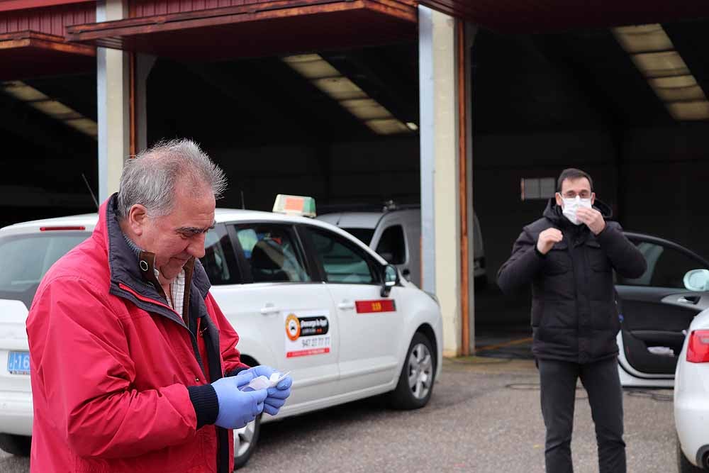 Desinfección de los autobuses urbanos y taxis de Burgos así como del Hospital Universitario de Burgos para luchar contra el coronavirus. 