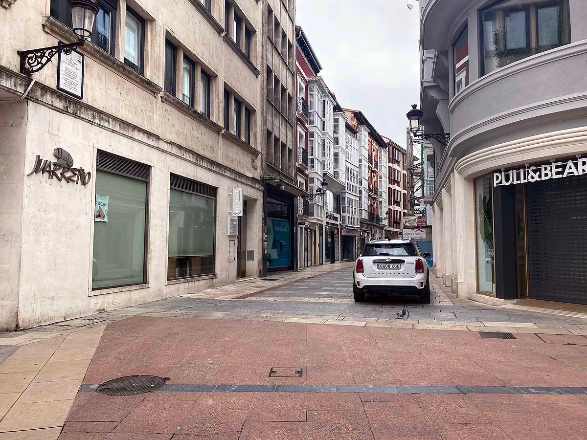 La Plaza Mayor desierta a media mañana.