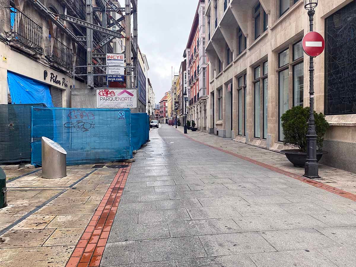 La Plaza Mayor desierta a media mañana.