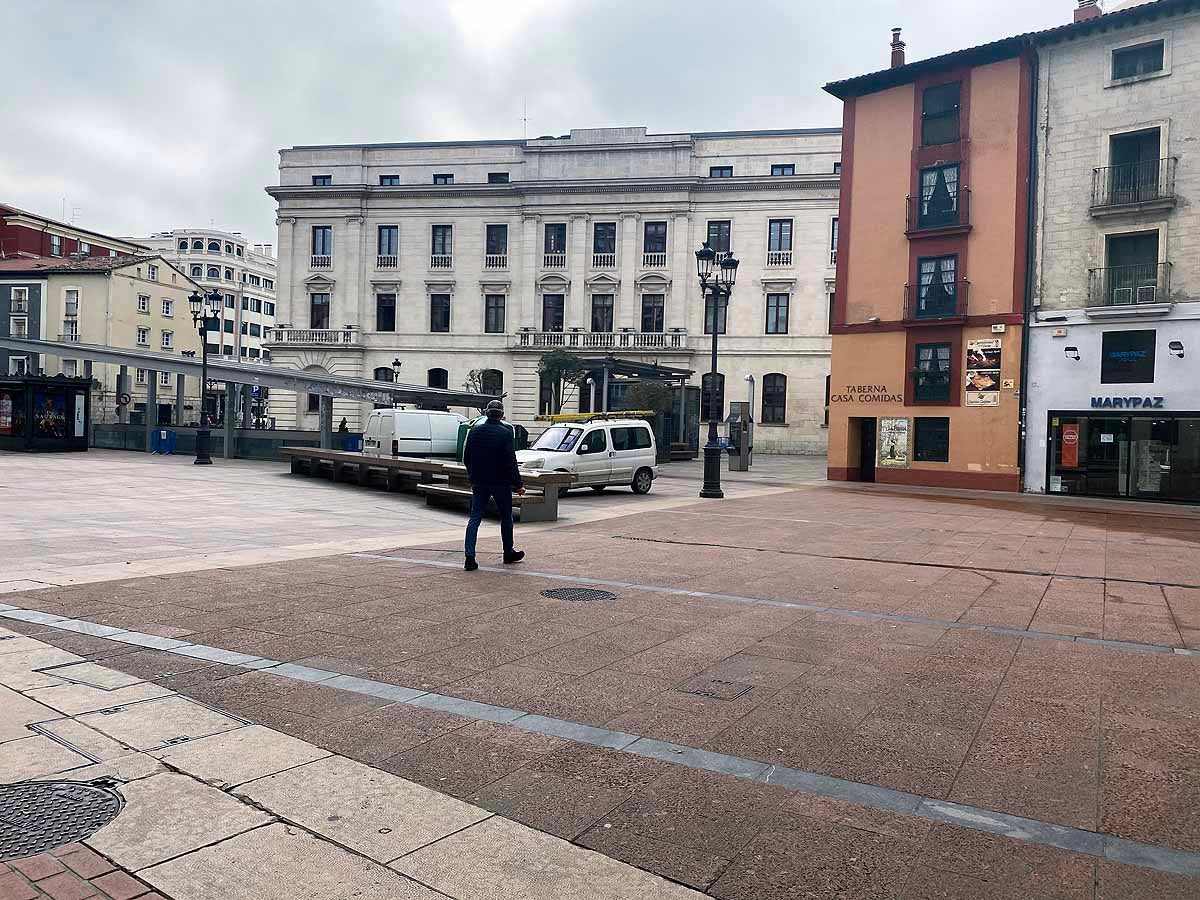 La Plaza Mayor desierta a media mañana.