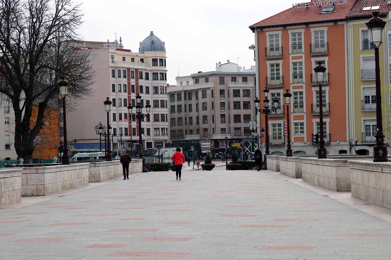 Fotos: Burgos continúa en calma en el quinto día de confinamiento obligado