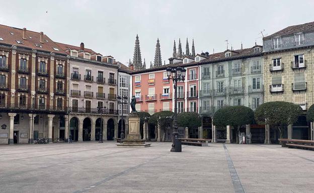 Galería. Plaza Mayor de Burgos desierta.