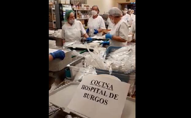 La plantilla de Cocina del Hospital de Burgos canta al ritmo de 'Resistiré' 