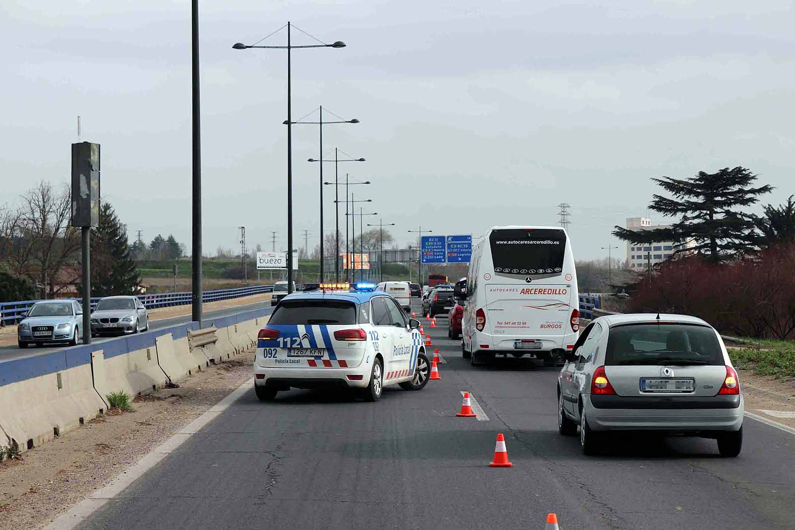 Agentes de la Policía Local han controlado los desplazamientos esta tarde en Burgos